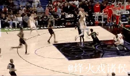 杰伦-约翰逊反抢快速分球助攻，奥孔古空切接球扣篮得手