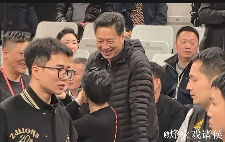 李春江社媒分享观赛片段：以球迷身份参加颁奖仪式，重在参与